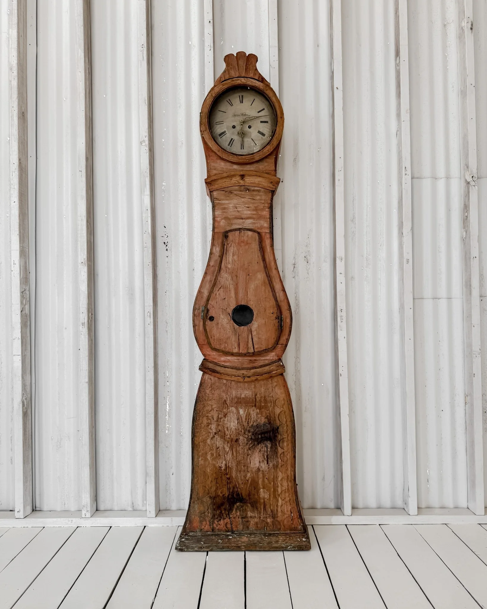 GMFH427○Kunst & Mobel Etablissement 北欧 ヴ 19th-Century Swedish Mora Clock with Decorative Crown — East End